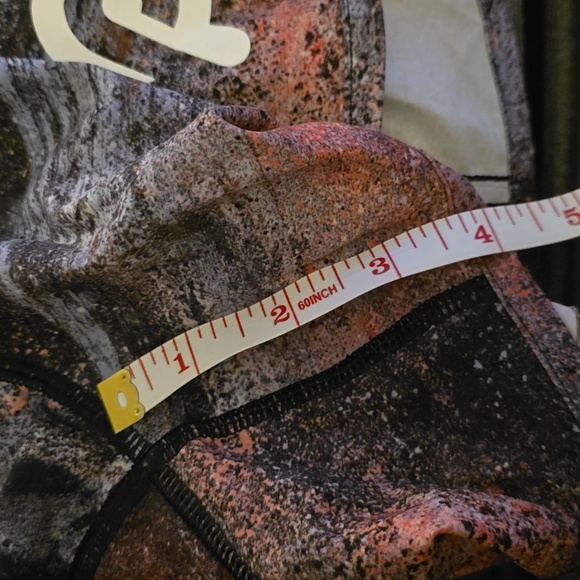 Lululemon Peloton tracker 4" shorts size 4 - Picture 6 of 6